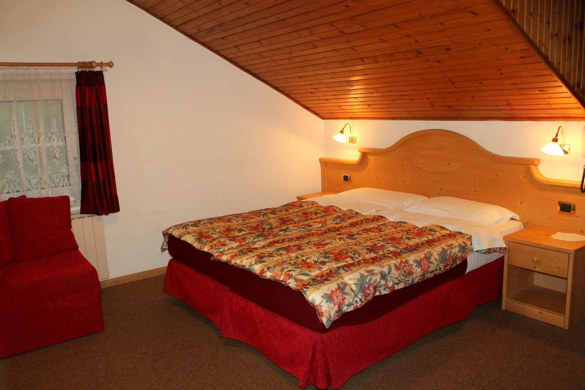 Albergo Trentino Moena Luaran gambar